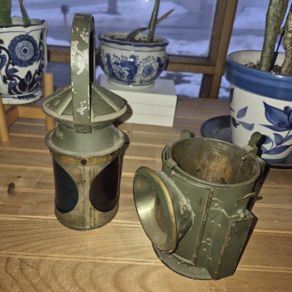 Vintage 1950's Military Green Oil Railroad Lantern - Picture 2 of 8